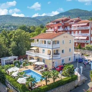 apartments-villa-chiara.primorje-gorskikotar.com/